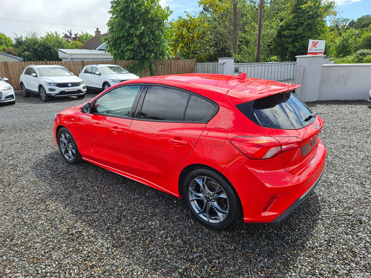 Ford Focus Hatchback, Diesel, 2018, Red