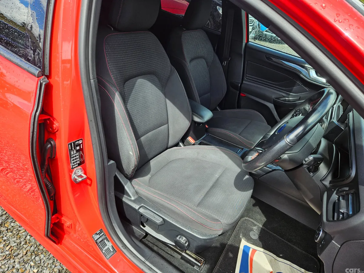 Ford Focus Hatchback, Diesel, 2018, Red