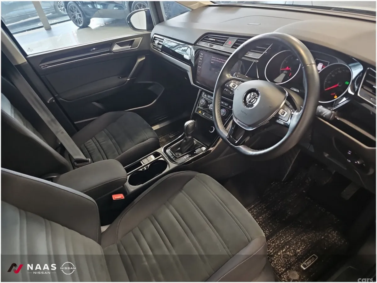 Volkswagen Touran SUV, Petrol, 2018, Blue