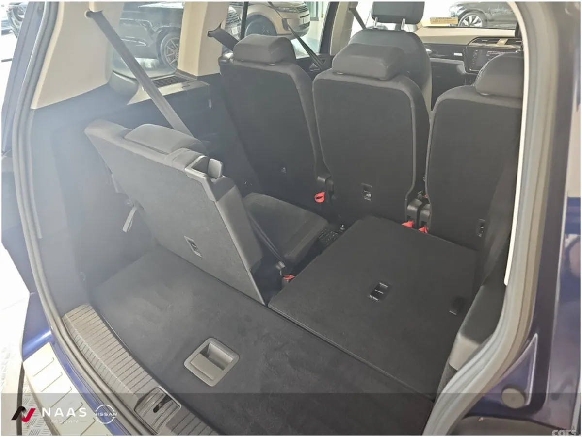 Volkswagen Touran SUV, Petrol, 2018, Blue