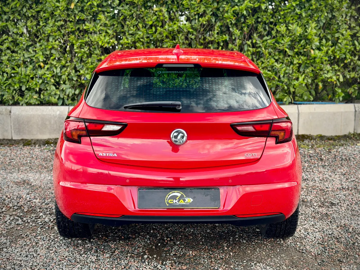 Vauxhall Astra Hatchback, Diesel, 2018, Red