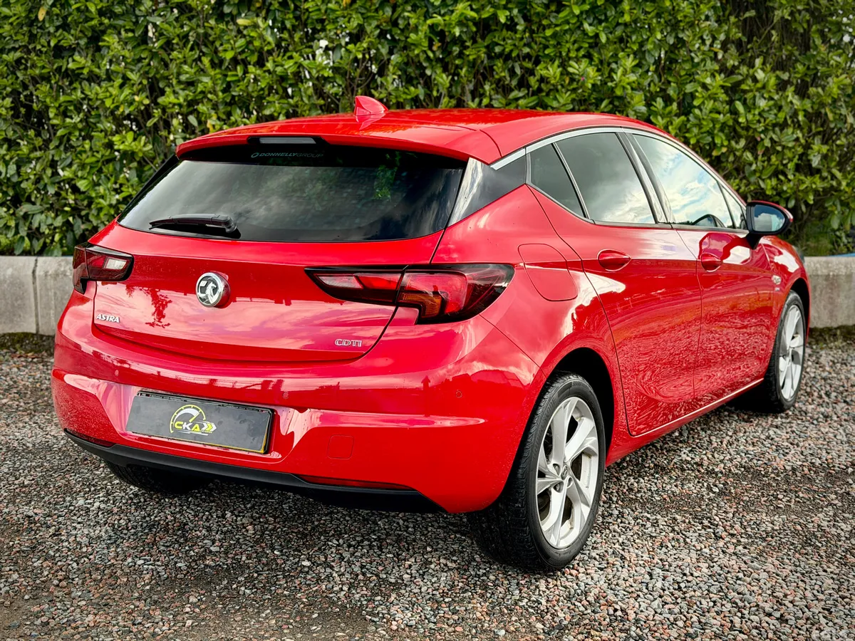 Vauxhall Astra Hatchback, Diesel, 2018, Red