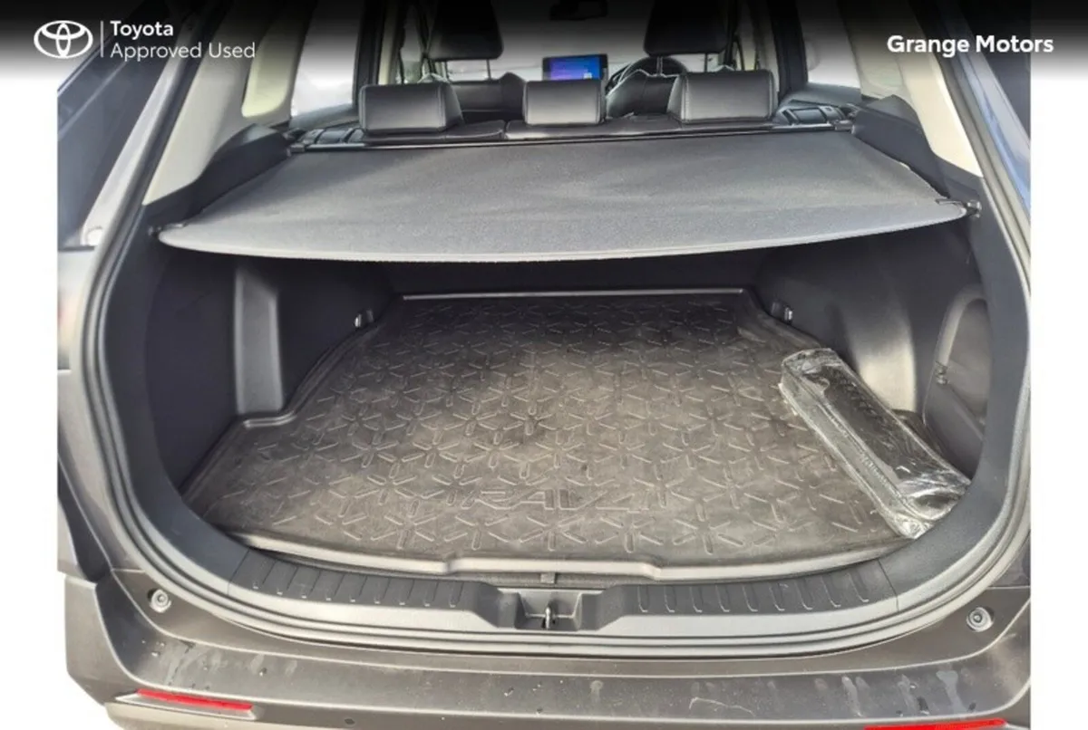 Toyota RAV4 SUV, Petrol Hybrid, 2023, Red