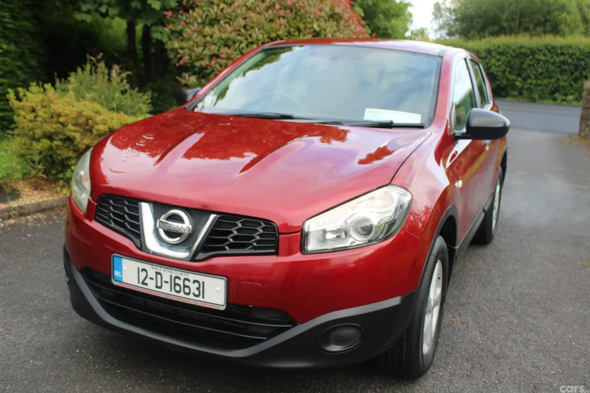 Nissan Qashqai Hatchback, Diesel, 2012, Red