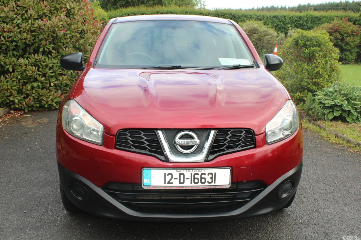 Nissan Qashqai Hatchback, Diesel, 2012, Red