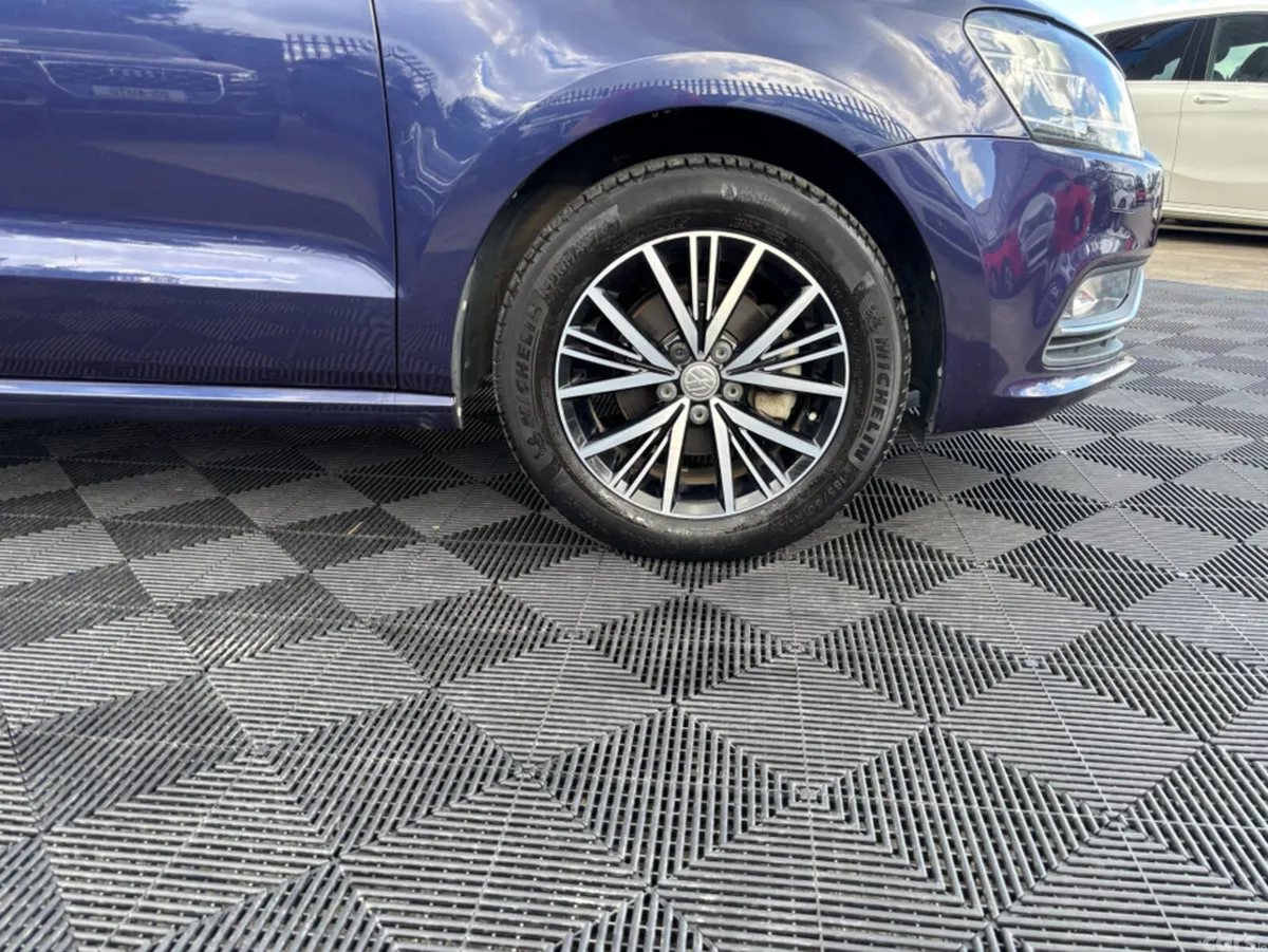 Volkswagen Polo Hatchback, Petrol, 2016, Blue