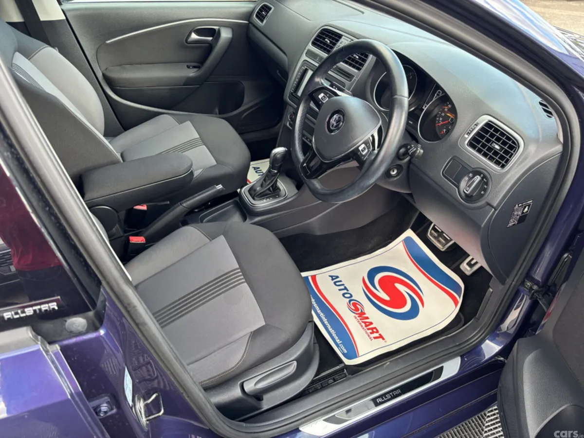 Volkswagen Polo Hatchback, Petrol, 2016, Blue