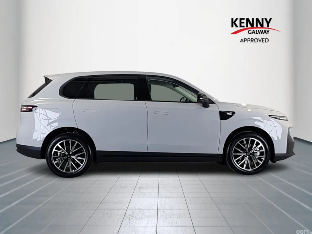 Leapmotor B10 Hatchback, Petrol Plug-in Hybrid, 2026, Grey