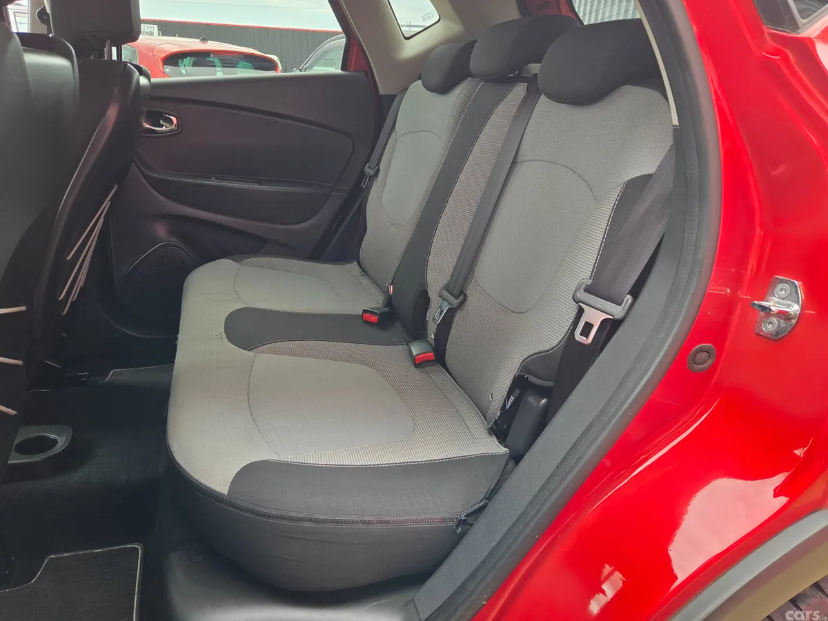 Renault Captur Hatchback, Petrol, 2016, Red