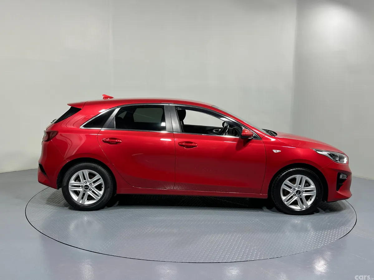 Kia Ceed Hatchback, Petrol, 2020, Red