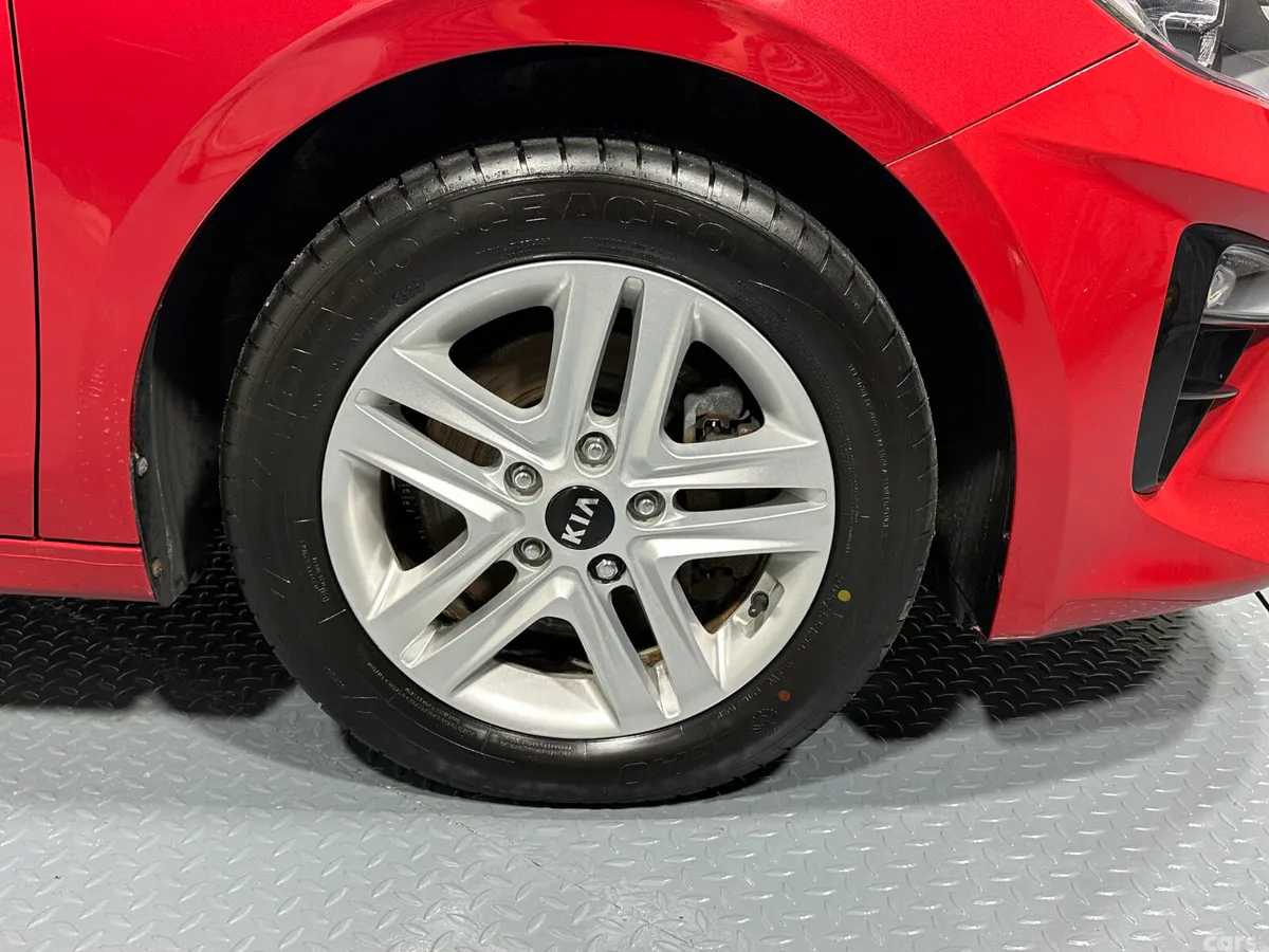 Kia Ceed Hatchback, Petrol, 2020, Red
