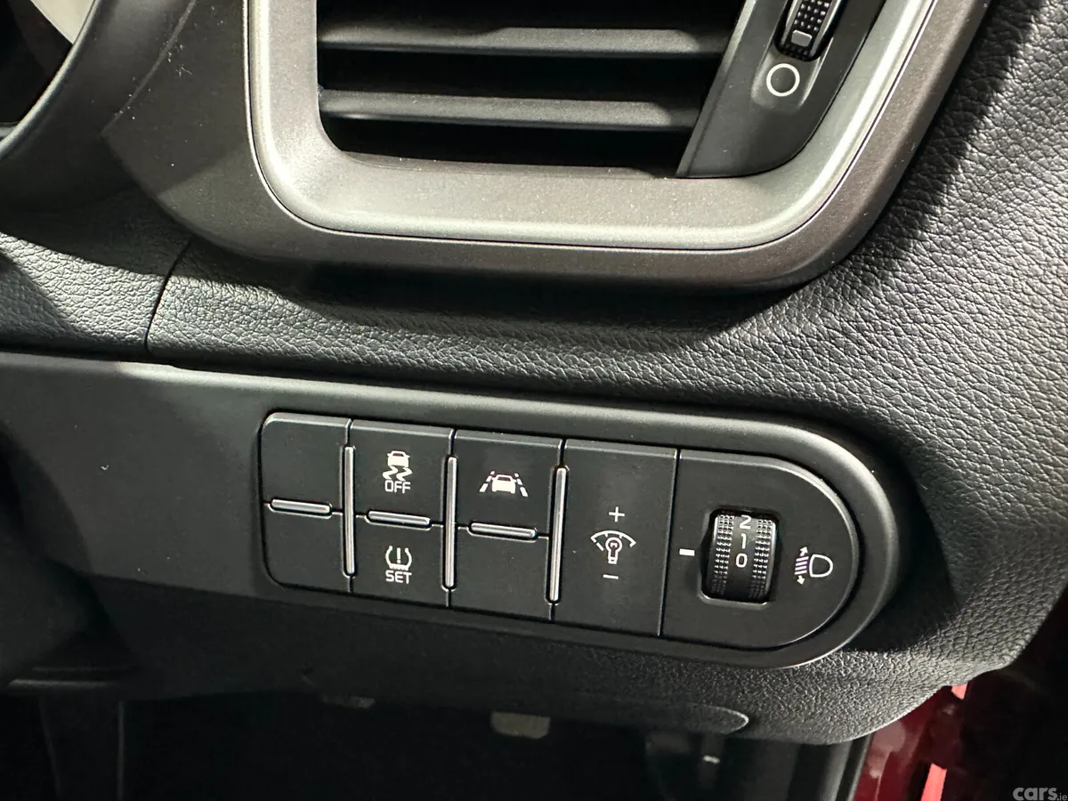 Kia Ceed Hatchback, Petrol, 2020, Red