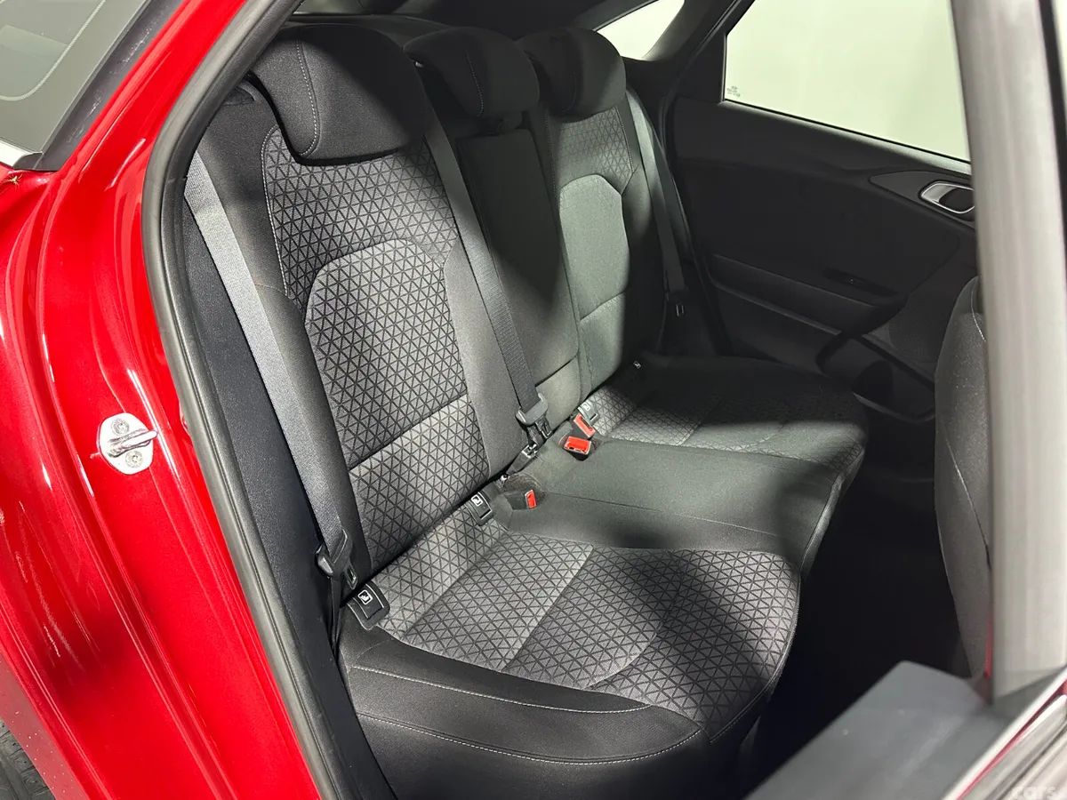 Kia Ceed Hatchback, Petrol, 2020, Red