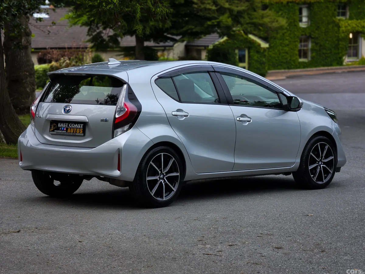 Toyota Aqua Hatchback, Petrol Hybrid, 2020, Silver