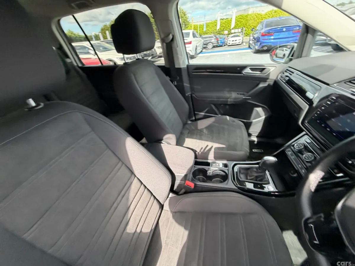 Volkswagen Touran MPV, Diesel, 2020, White