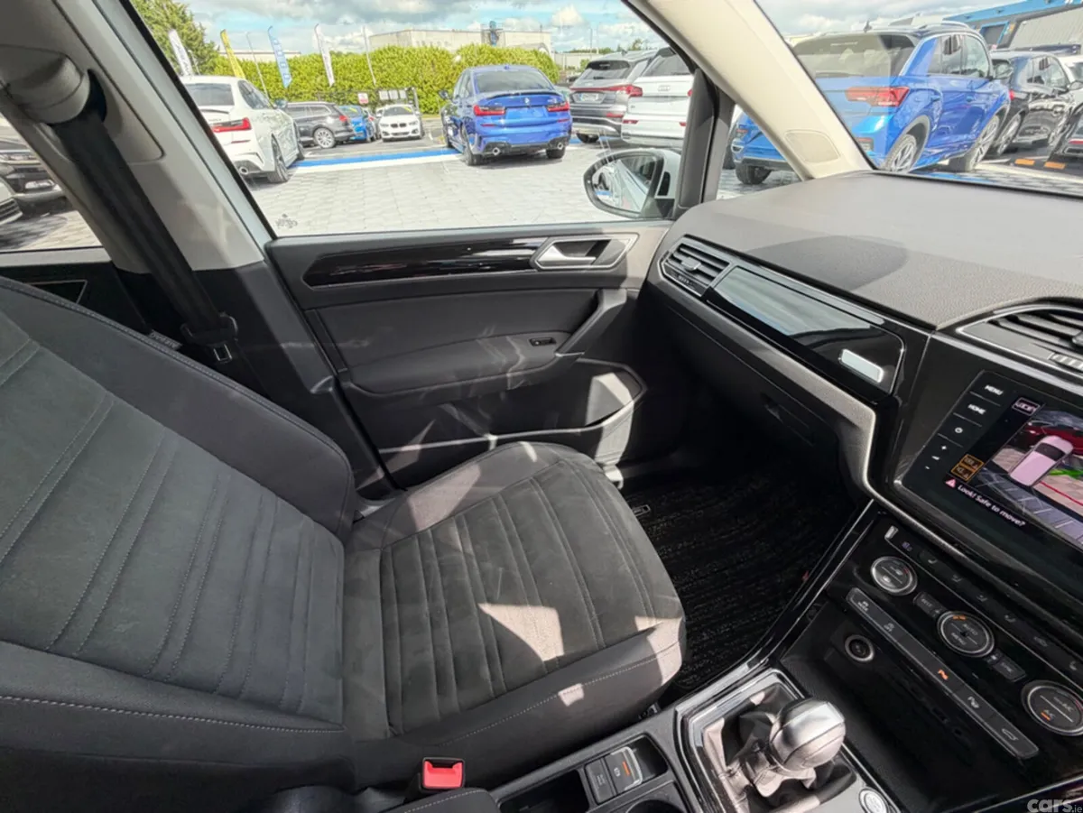 Volkswagen Touran MPV, Diesel, 2020, White