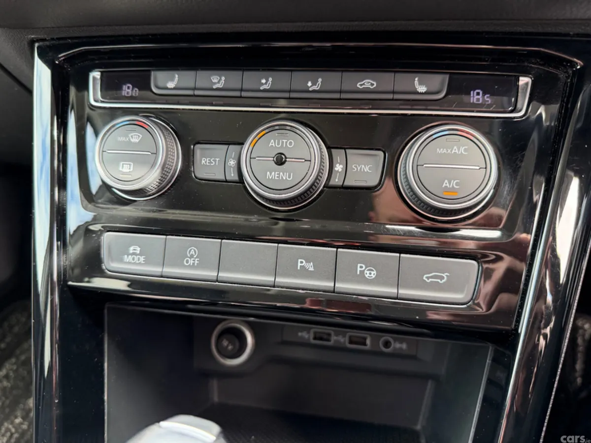 Volkswagen Touran MPV, Diesel, 2020, White