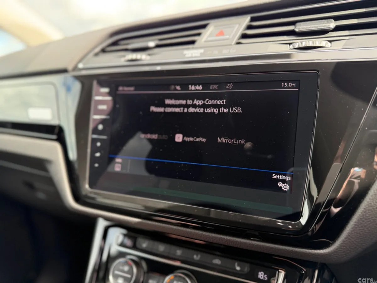 Volkswagen Touran MPV, Diesel, 2020, White