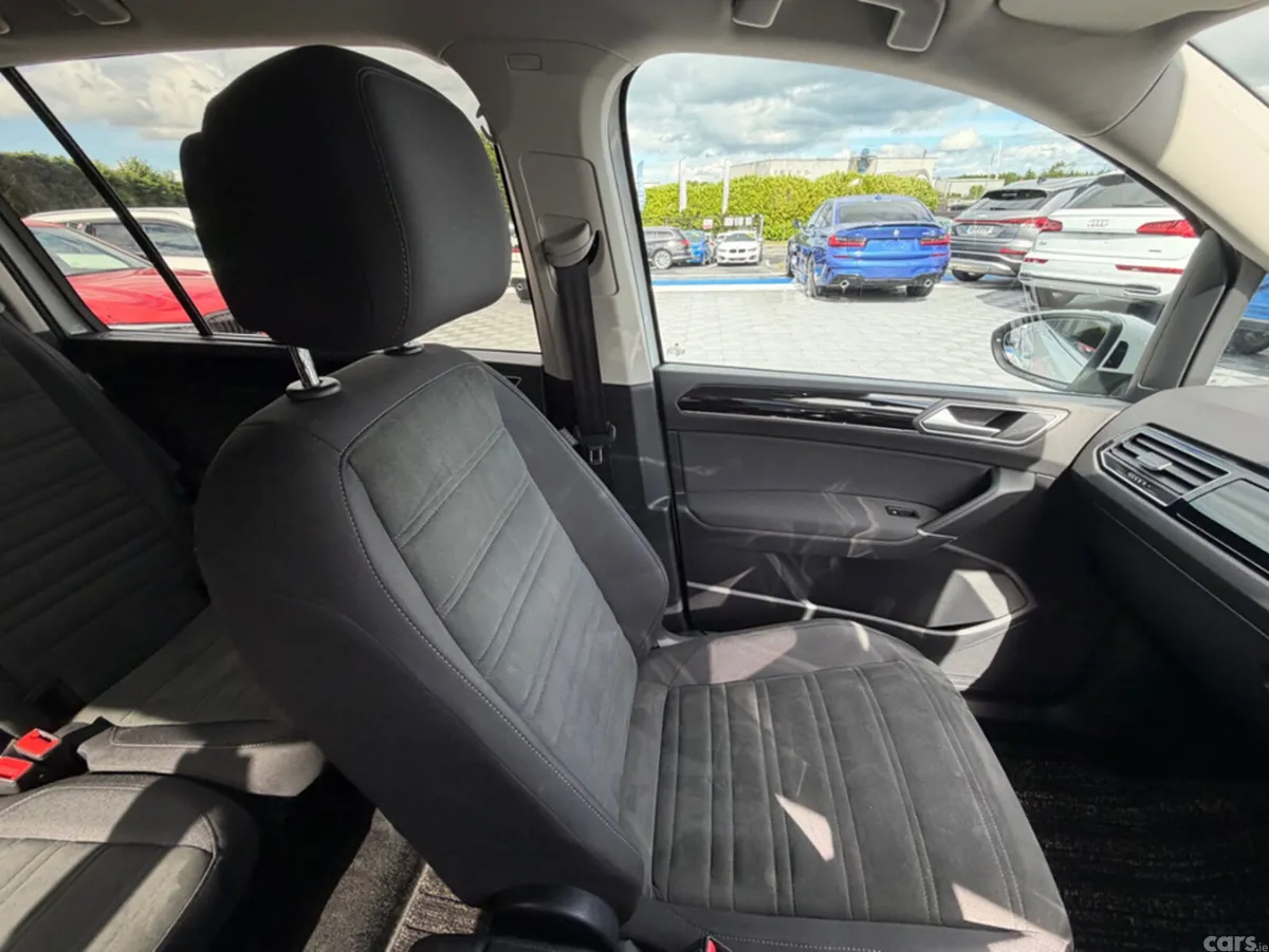 Volkswagen Touran MPV, Diesel, 2020, White