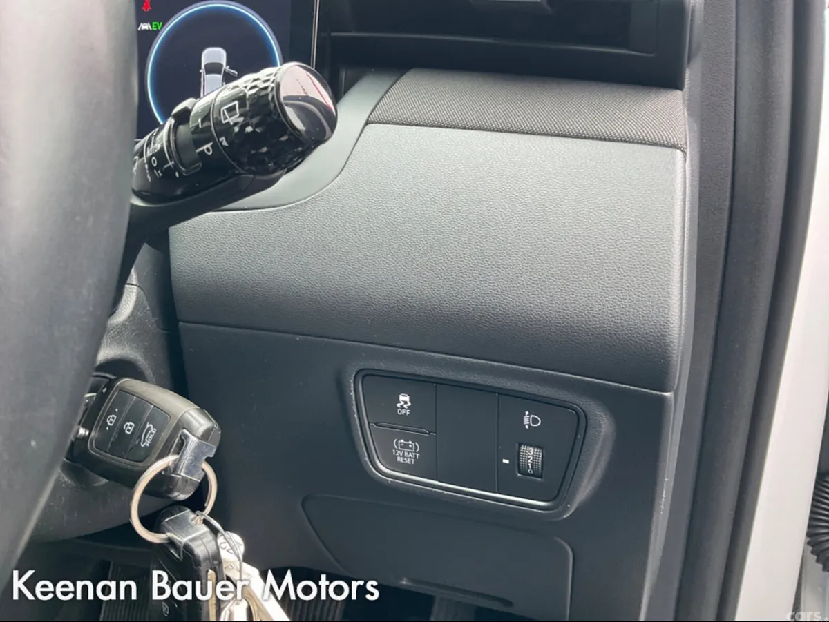 Hyundai Tucson MPV, Petrol Hybrid, 2024, White