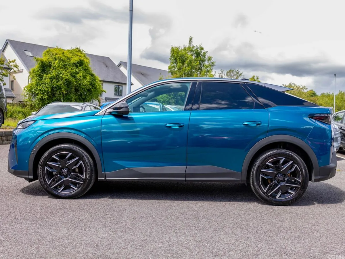 Peugeot 3008 MPV, Petrol, 2025, Blue