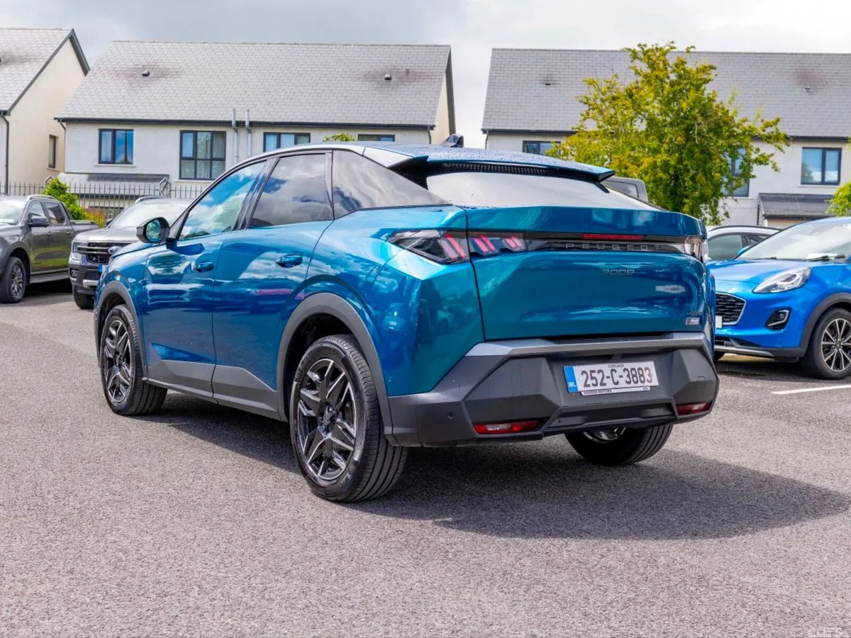 Peugeot 3008 MPV, Petrol, 2025, Blue