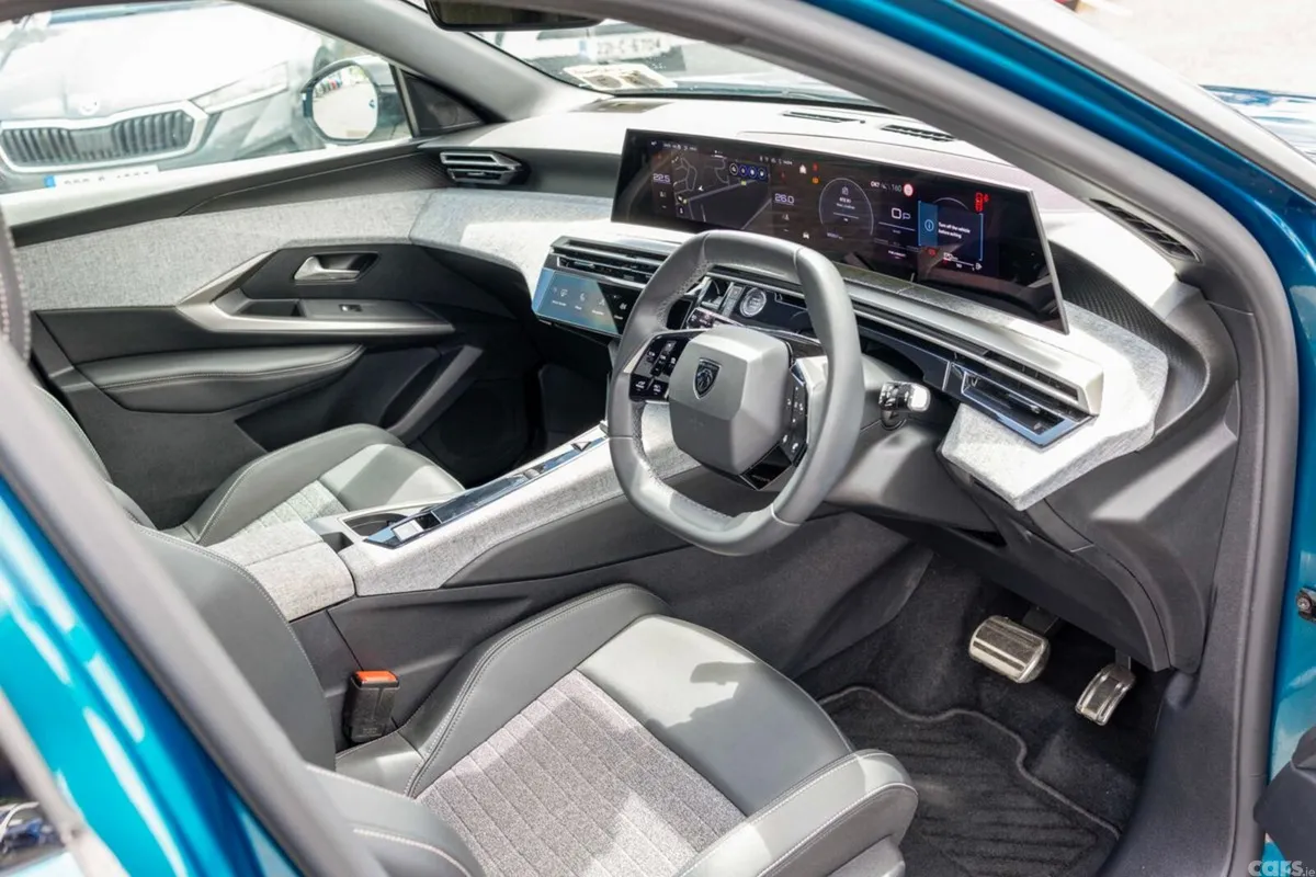 Peugeot 3008 MPV, Petrol, 2025, Blue