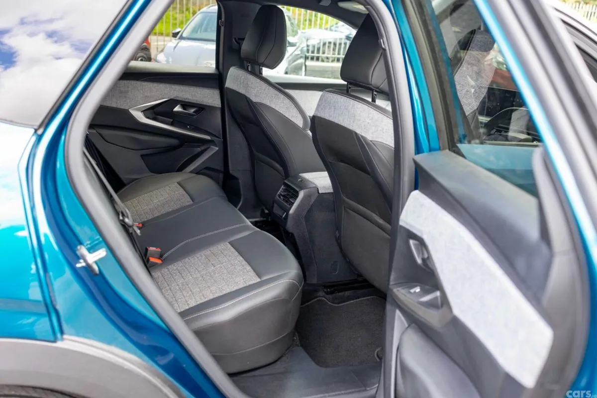 Peugeot 3008 MPV, Petrol, 2025, Blue