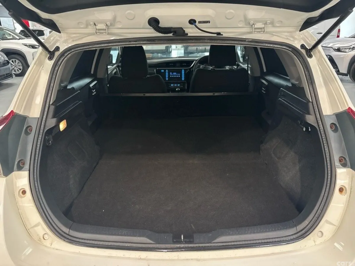 Toyota Auris Van, Diesel, 2017, White