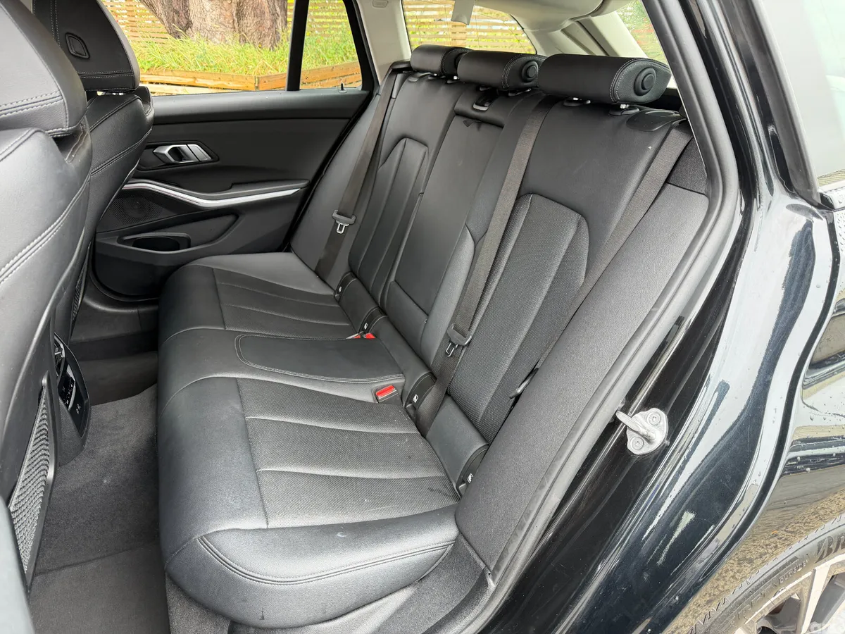 BMW 3-Series Estate, Petrol Plug-in Hybrid, 2023, Black