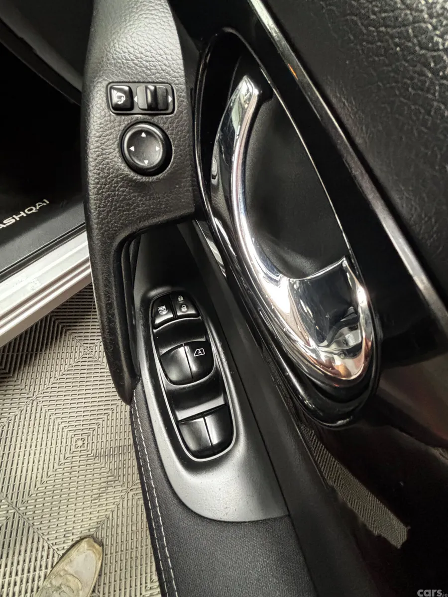 Nissan Qashqai Hatchback, Diesel, 2015, Silver