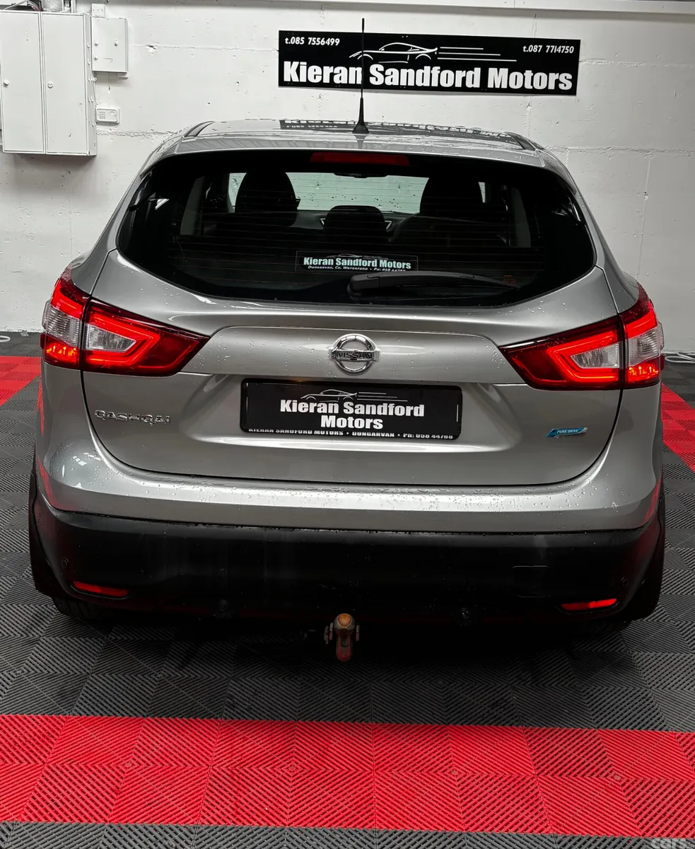 Nissan Qashqai Hatchback, Diesel, 2015, Silver