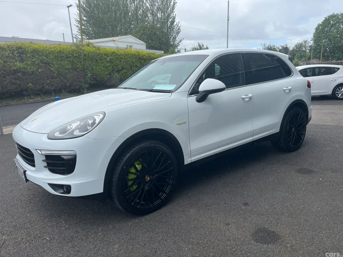 Porsche Cayenne SUV, Petrol Hybrid, 2016, White