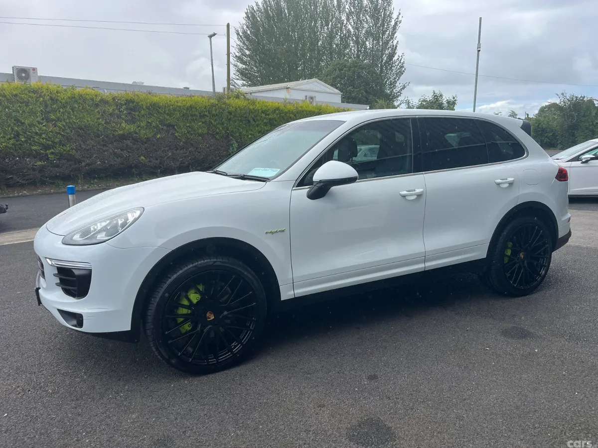 Porsche Cayenne SUV, Petrol Hybrid, 2016, White