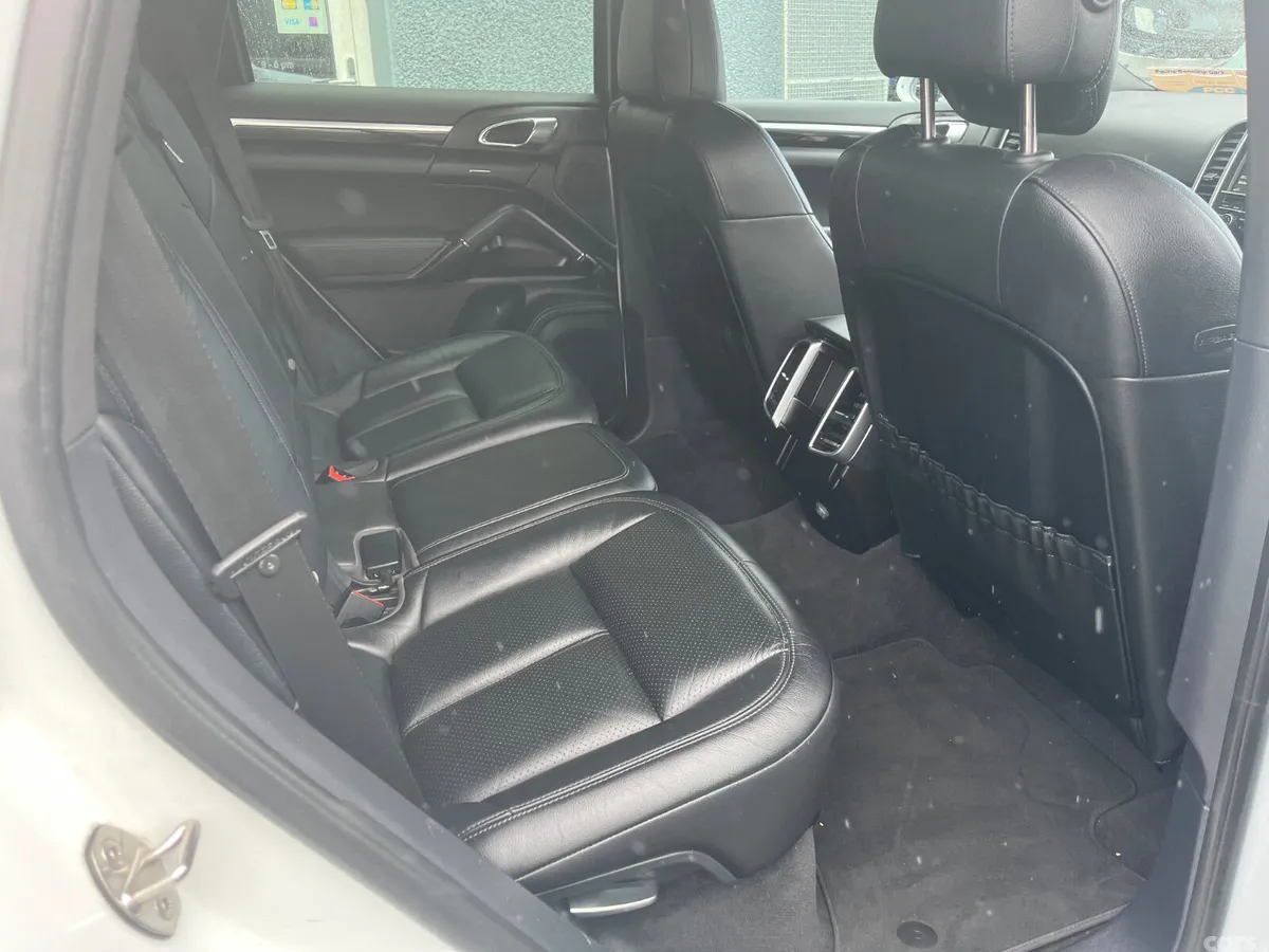 Porsche Cayenne SUV, Petrol Hybrid, 2016, White