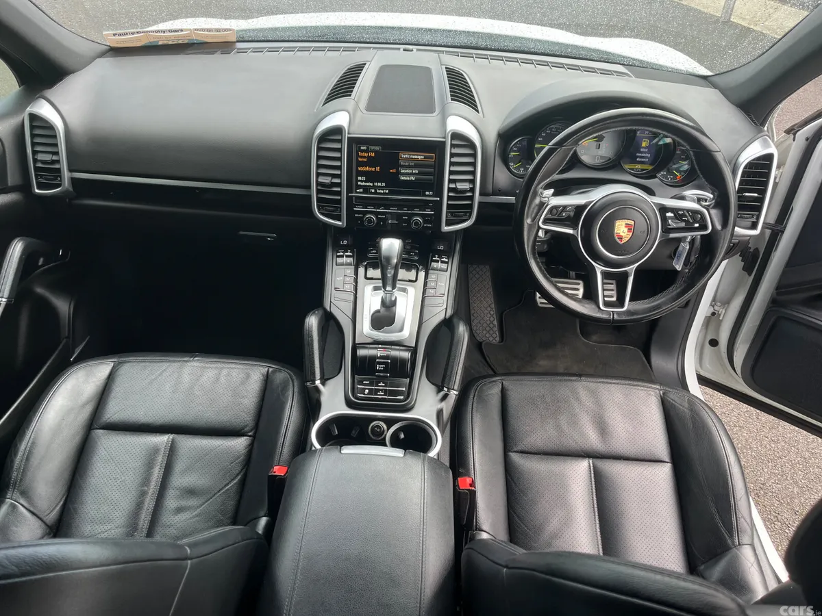 Porsche Cayenne SUV, Petrol Hybrid, 2016, White