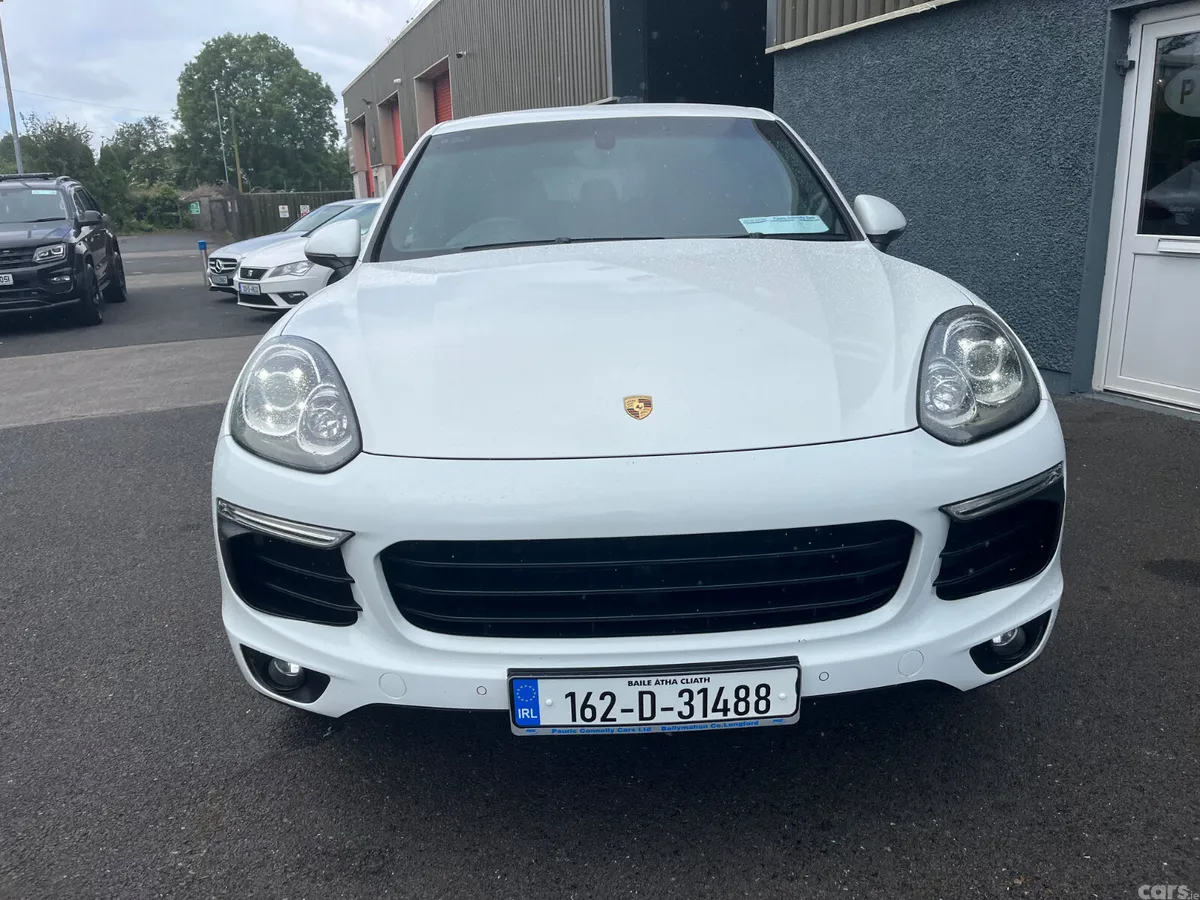 Porsche Cayenne SUV, Petrol Hybrid, 2016, White
