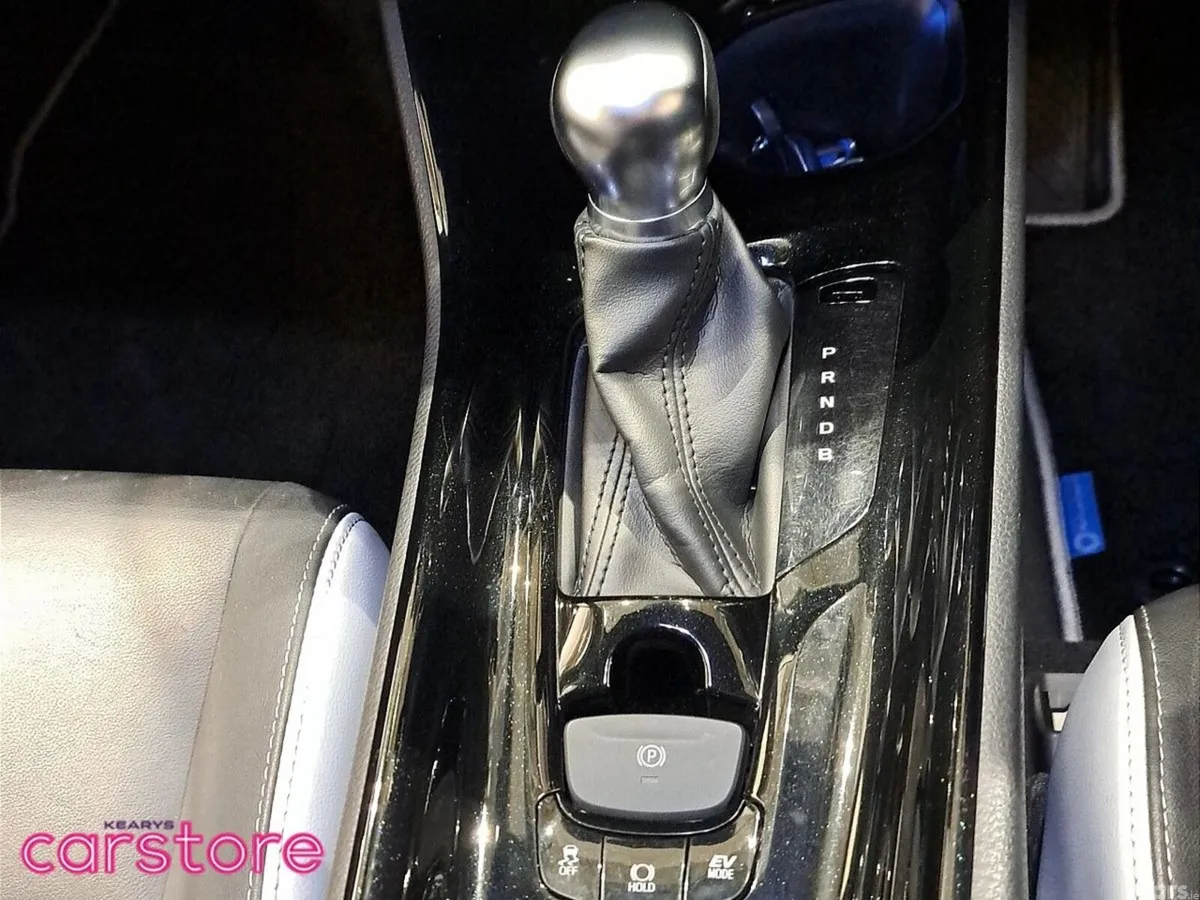 Toyota C-HR SUV, Petrol Hybrid, 2019, White