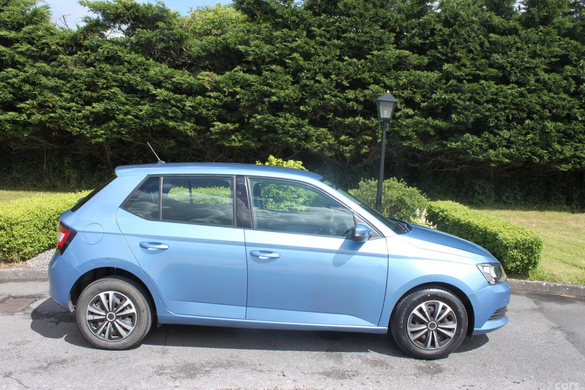 Skoda Fabia Hatchback, Petrol, 2017, Blue
