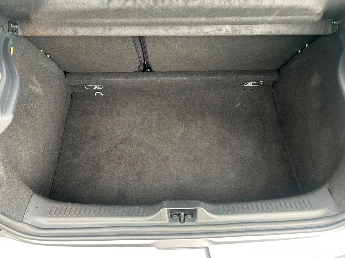 Renault Clio Hatchback, Petrol, 2015, Grey