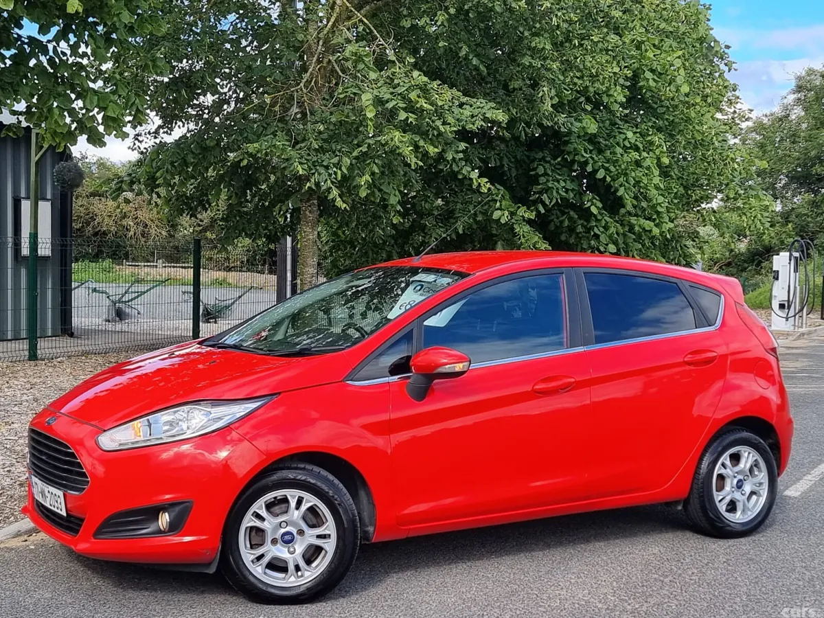 Ford Fiesta Hatchback, Diesel, 2017, Red