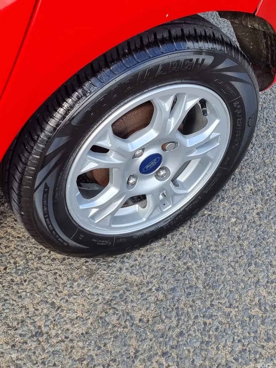 Ford Fiesta Hatchback, Diesel, 2017, Red