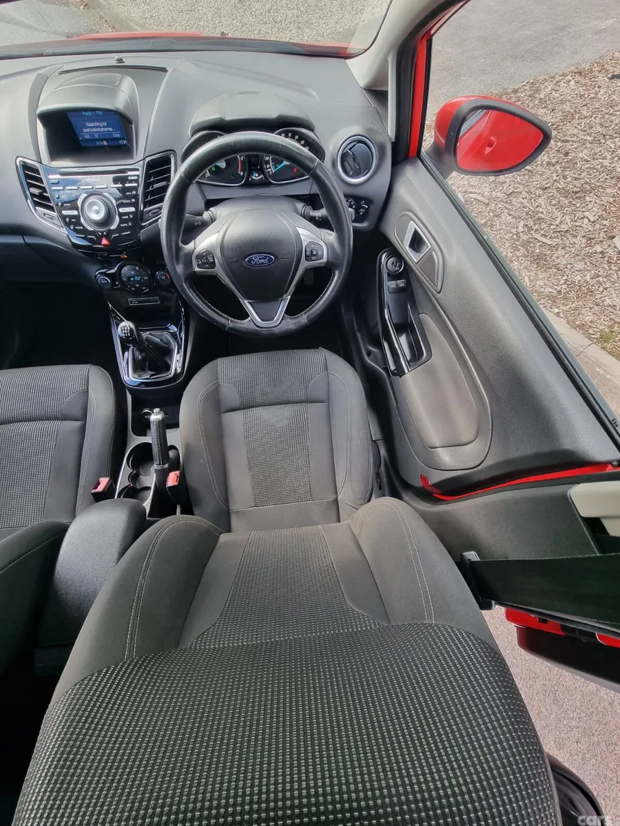 Ford Fiesta Hatchback, Diesel, 2017, Red