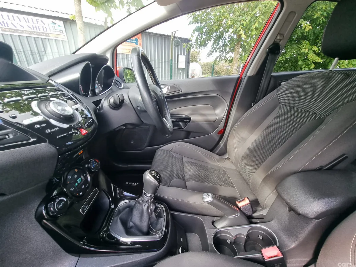 Ford Fiesta Hatchback, Diesel, 2017, Red