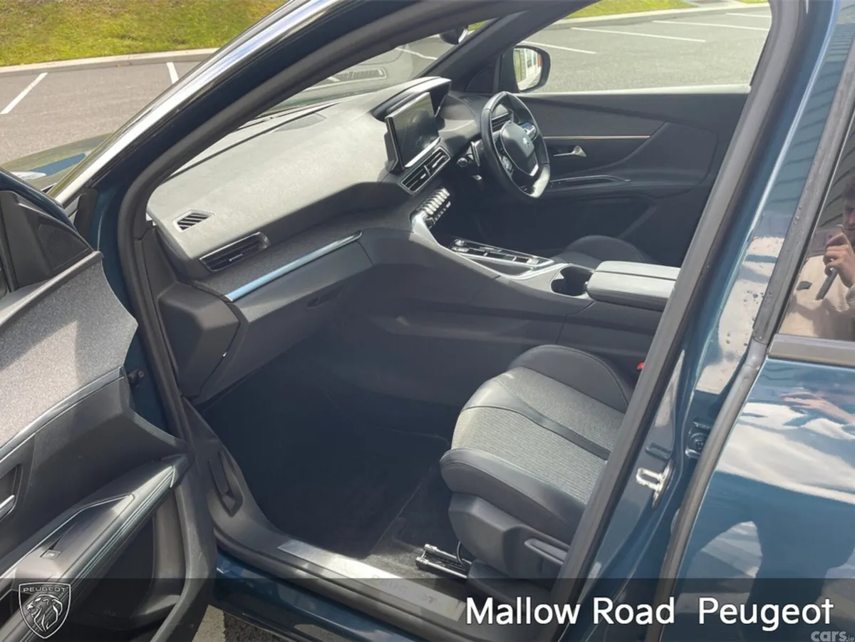 Peugeot 5008 SUV, Petrol, 2023, Blue