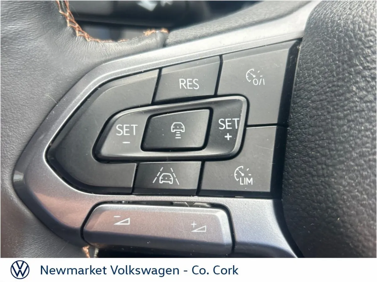 Volkswagen Amarok MPV, Diesel, 2025, Red