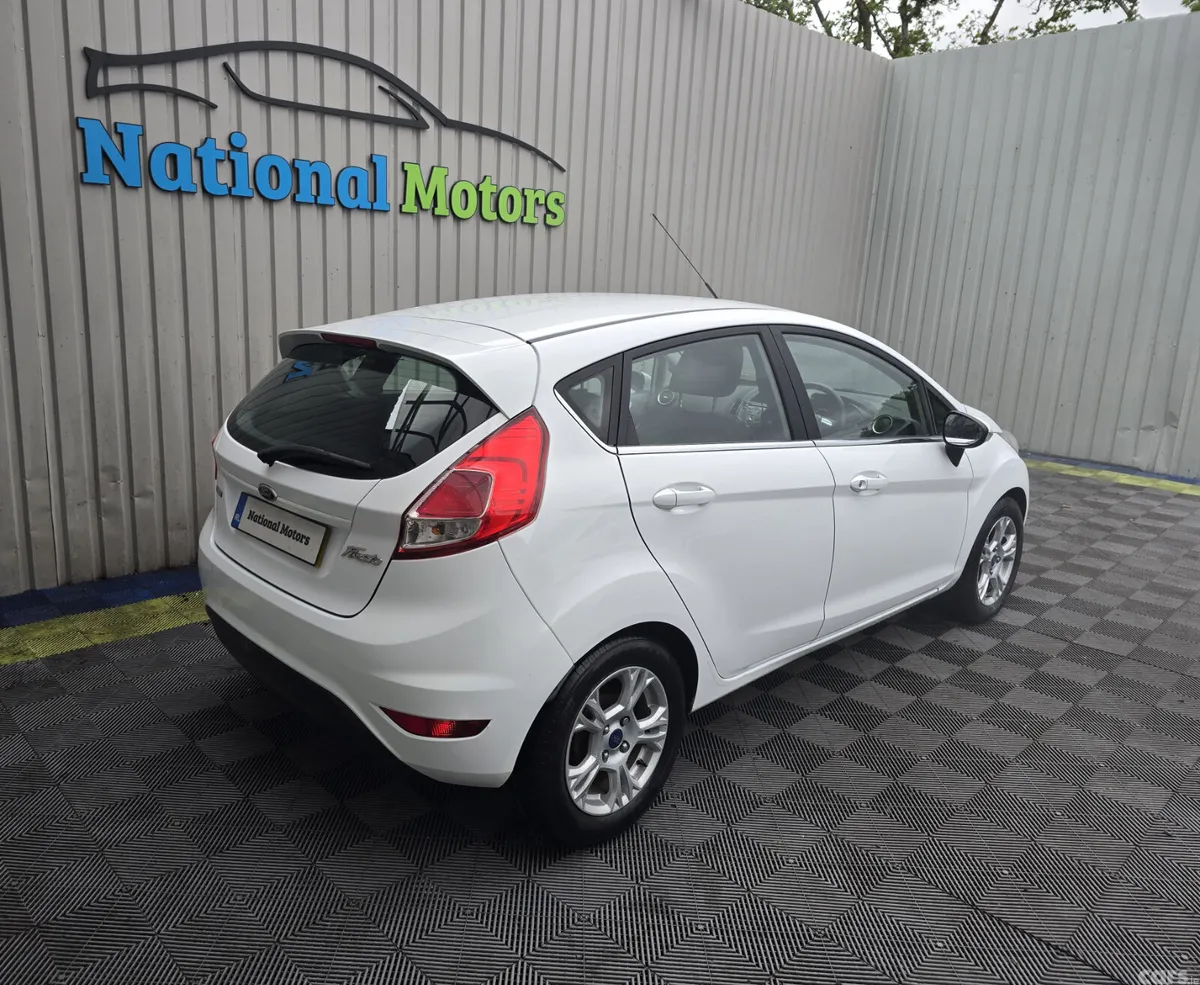 Ford Fiesta Hatchback, Petrol, 2015, White