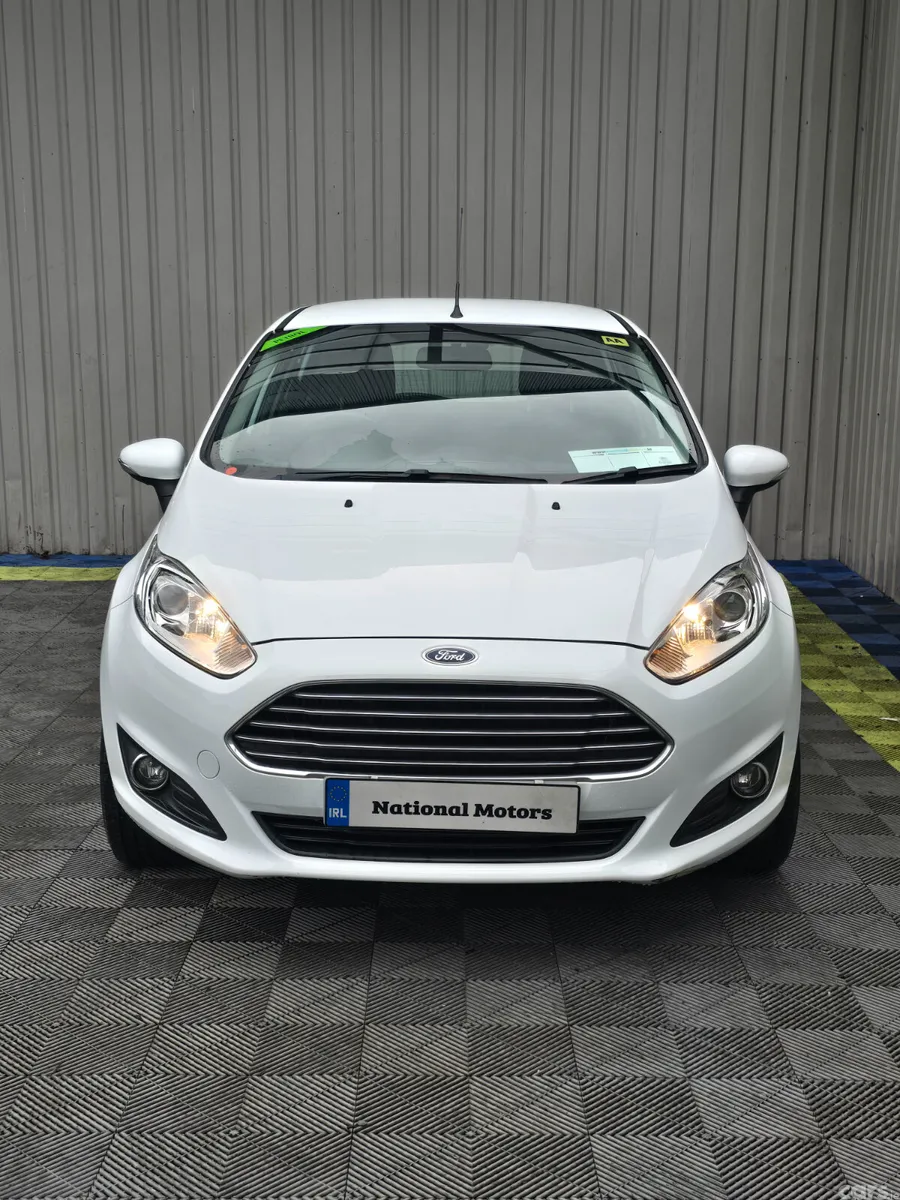 Ford Fiesta Hatchback, Petrol, 2015, White