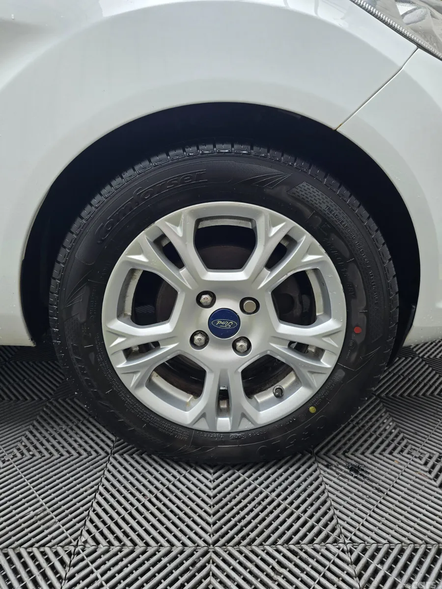 Ford Fiesta Hatchback, Petrol, 2015, White