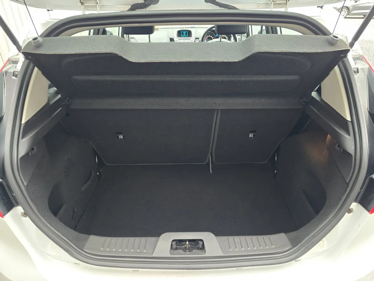 Ford Fiesta Hatchback, Petrol, 2015, White